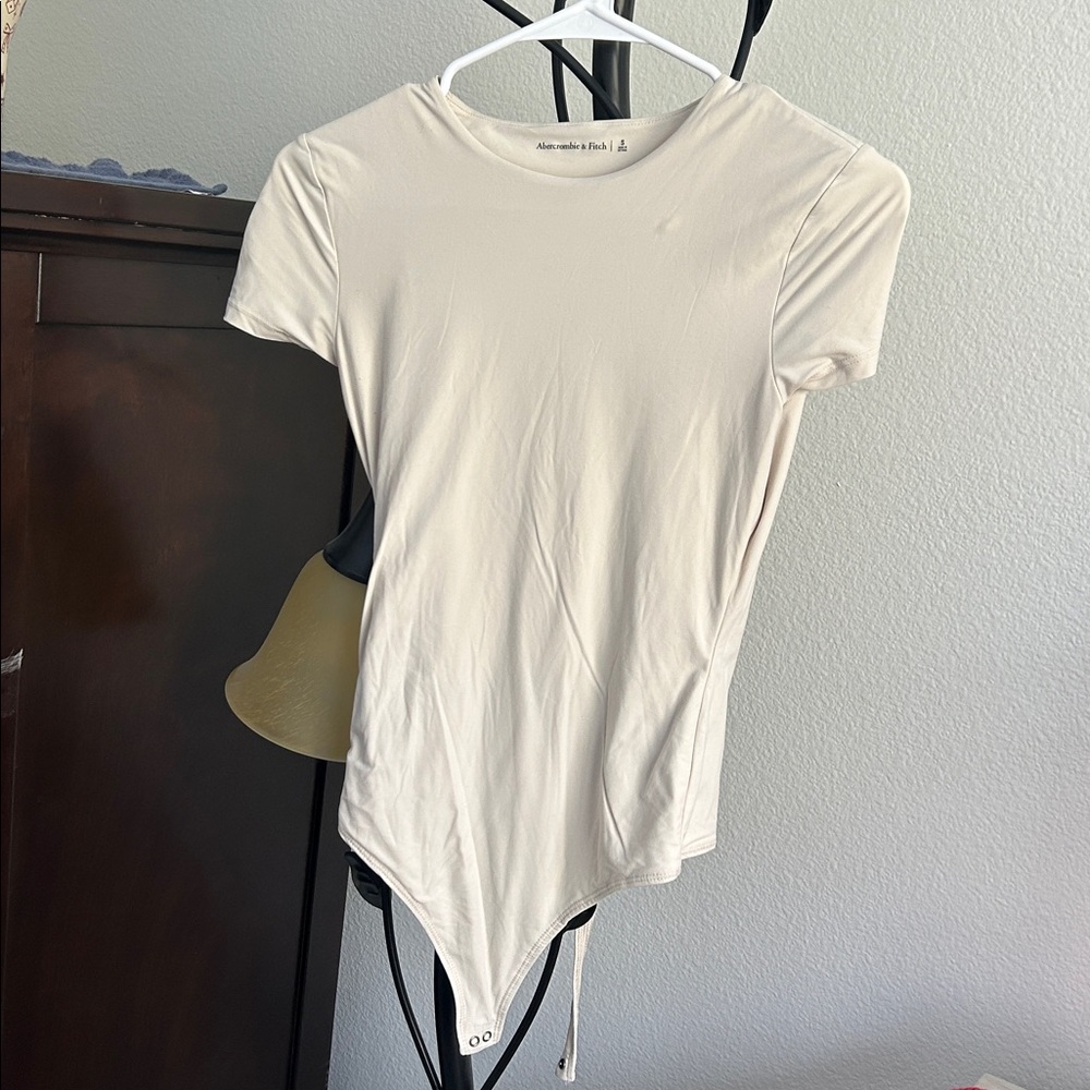 Abercrombie & Fitch Off-White Short Sleeve Bodysuit